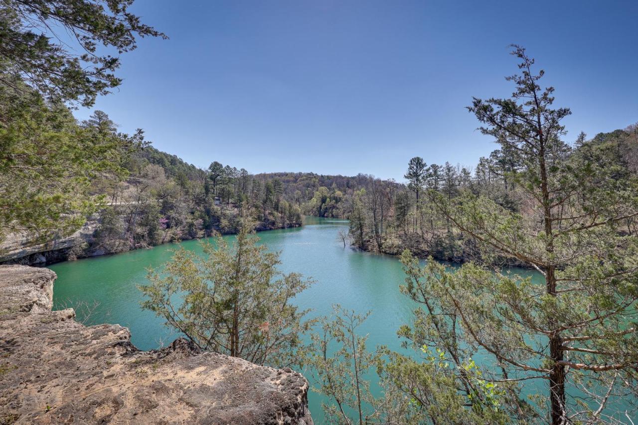 Cliffside Eureka Springs Cabin With Beaver Lake View Exterior photo